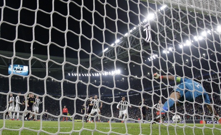 Juventus premárnil náskok s kohútmi, City spláchlo domáci Bazilej